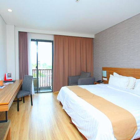 Swiss-Belhotel Sorong Exteriör bild